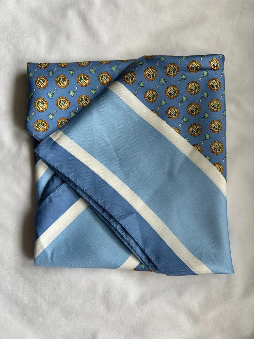 Vineyard Vines Light Blue Medallion Palm Tree Florida Silk Scarf 34” Square